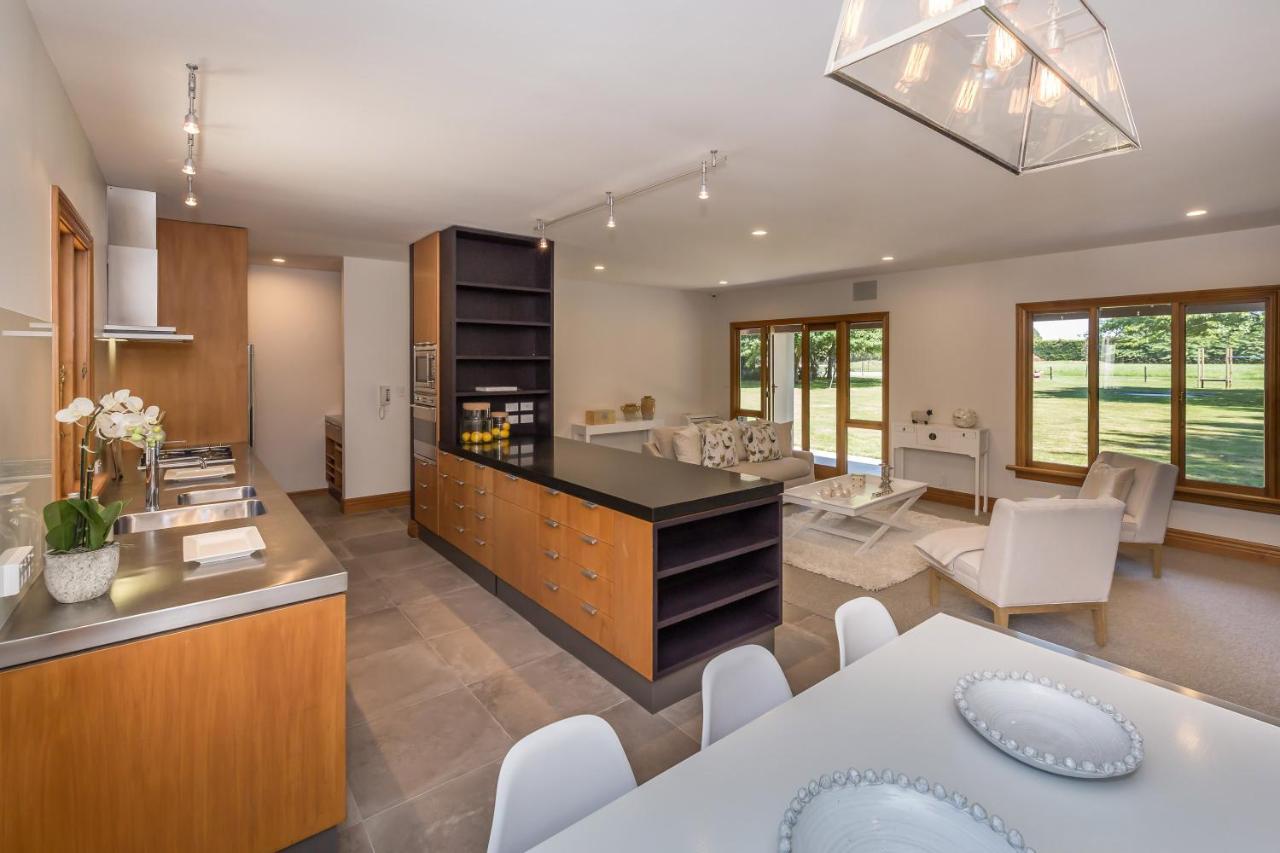 Bond Estate Luxury Accommodation ไครสต์เชิร์ช ภายนอก รูปภาพ