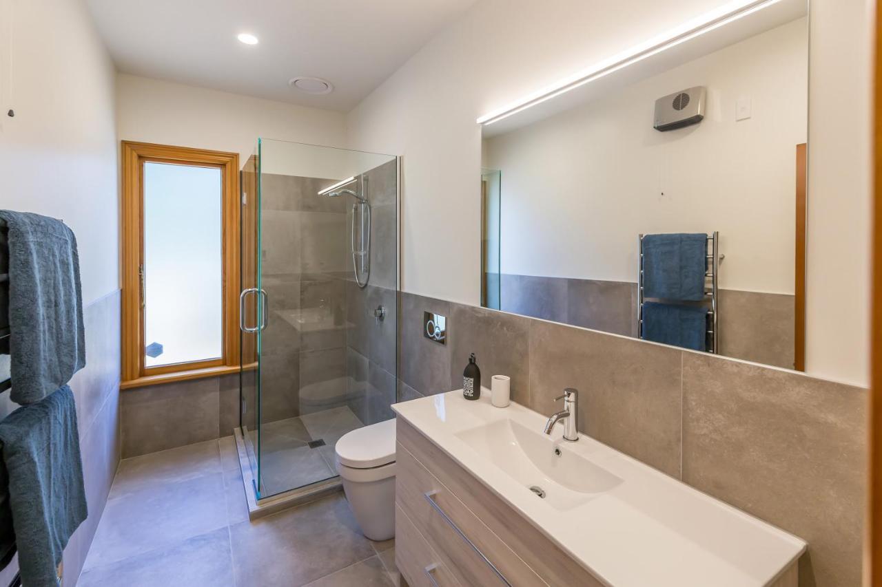 Bond Estate Luxury Accommodation ไครสต์เชิร์ช ภายนอก รูปภาพ