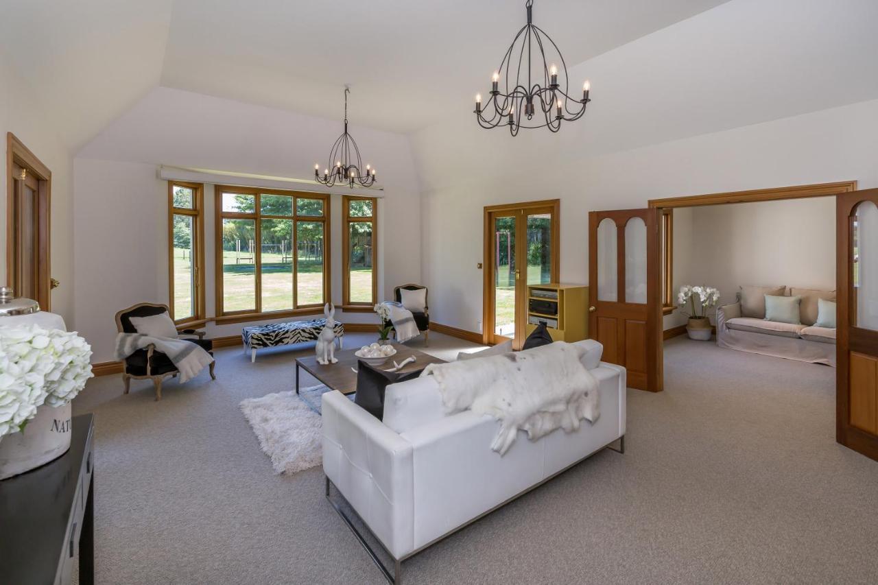 Bond Estate Luxury Accommodation ไครสต์เชิร์ช ภายนอก รูปภาพ