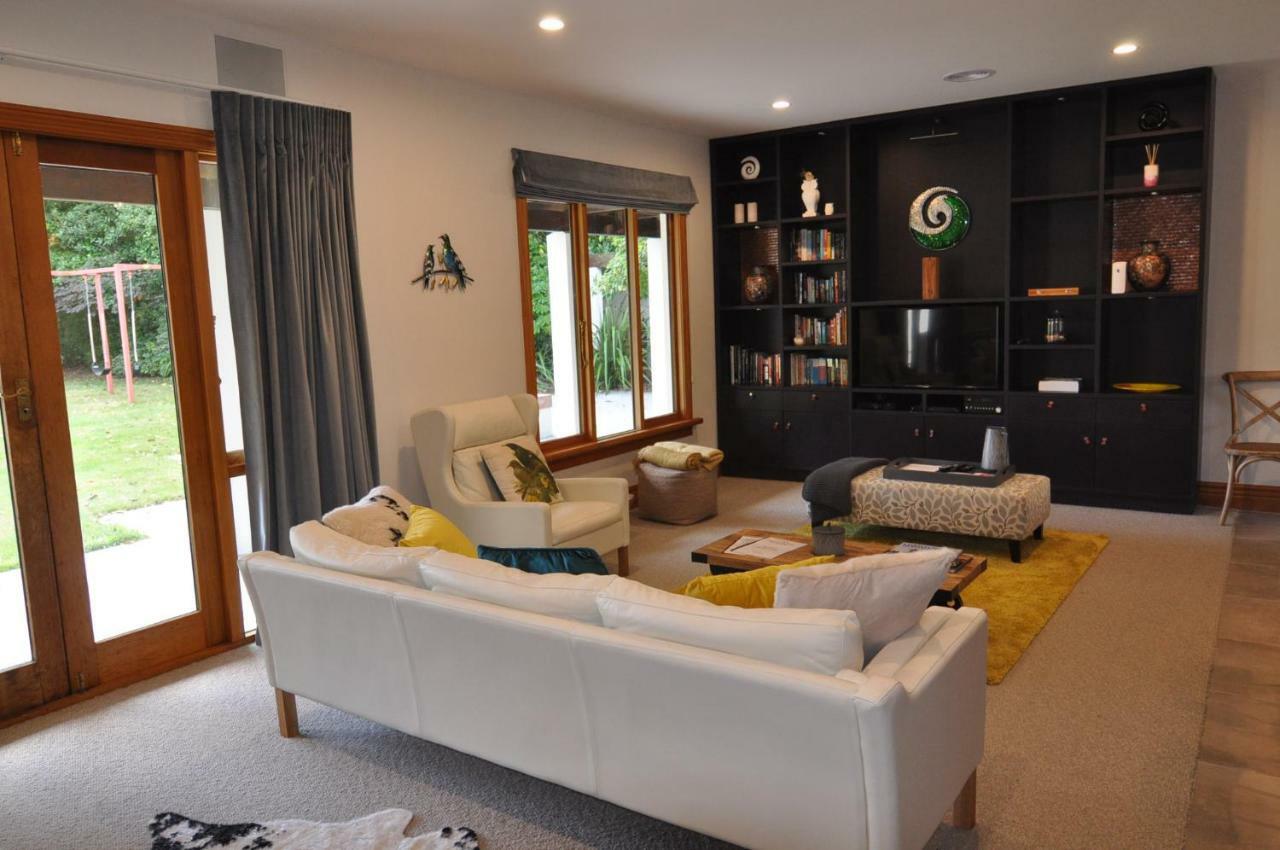 Bond Estate Luxury Accommodation ไครสต์เชิร์ช ภายนอก รูปภาพ